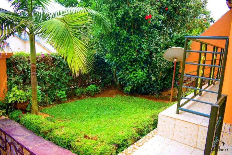 Gacuriro beautiful unfurnished house for rent at 600 Nziza Business