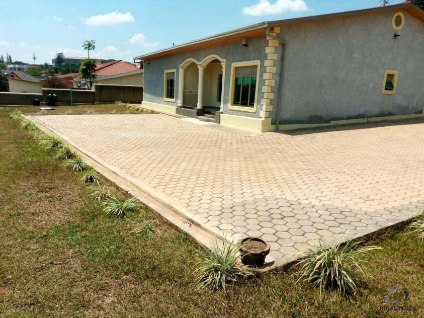 Remera near Gishushu RDB beautiful unfurnished house for rent at 600