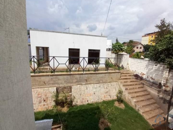 Commercial House for rent in Kigali near Convention center Nziza