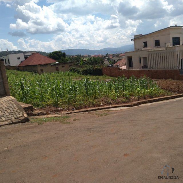 Plot for sale at kicukiro nyanza +250788579170