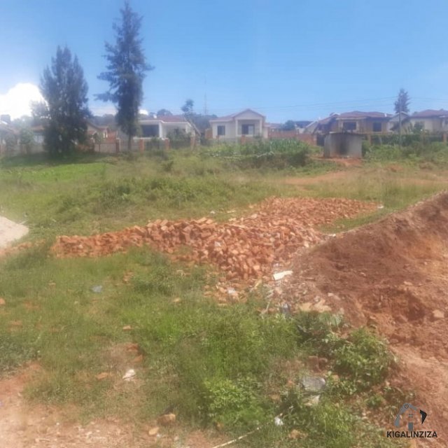 Plot for sale in Rebero